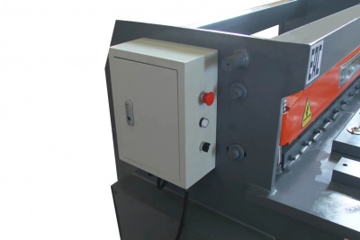 Электромеханическая гильотина Metal Master ETG 1330E