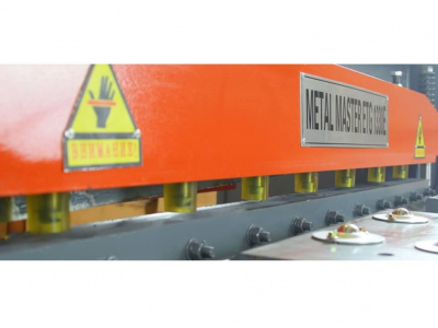 Гильотина электромеханическая ETG 3030E