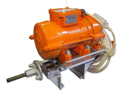 Вибратор тисковый для опалубки ИВ-448-03 (ИВ-99Е/220В/0,5кВт/50Гц/3000об/мин/к5м/УЗО) 045-0138-1