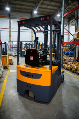 Погрузчик электрический трехопорный XILIN 1,5 т 3,5 м CPD15S-E сайдшифт